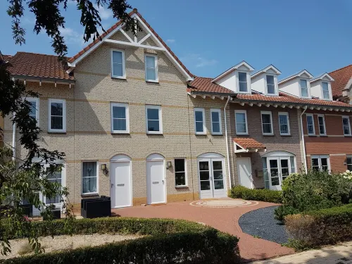 Spacious holiday home on the water
