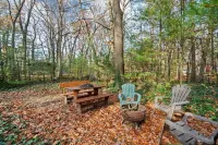 Hideaway cottage with beach access Pinery Provincial Park附近的飯店
