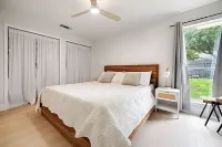 Charming 4-bedroom house with lake view, The Colony