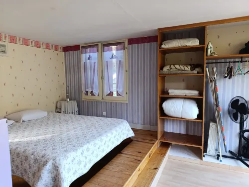 Charming, cheap apartment in picturesque Maures village