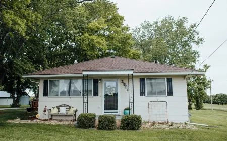 Charming 2-bedroom house  comfortable cottage in the country but close to city