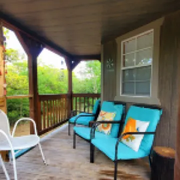 Cozy tiny cabin nested in the trees in a lake community, peaceful countryside.