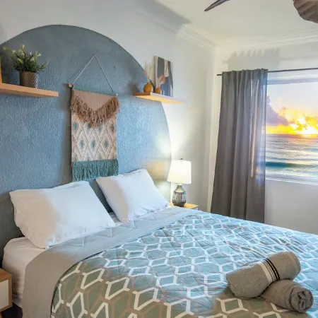 2 BDR - BEACHFRONT Cozy Apt