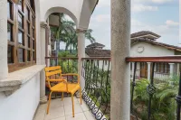 Villa w POOL 2BR/2.5BA Walk To Beach, Shops, Restaurants and MORE