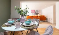 Stylish 2 bed town centre apartment with private parking