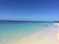 Boutique Condo, Anchor floor, 3 bdrm en-suite baths 120 step 2 beaches