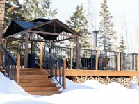 Rustic Cabin with glamour. Private, mature trees & close to provincial park Hotels in Strathcona County