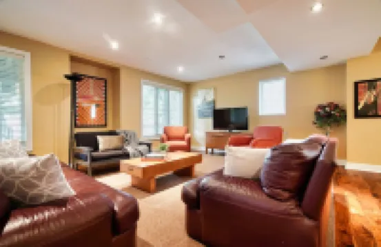 Spotless & Spacious 2BR/2BA Comfortably Sleeps 6