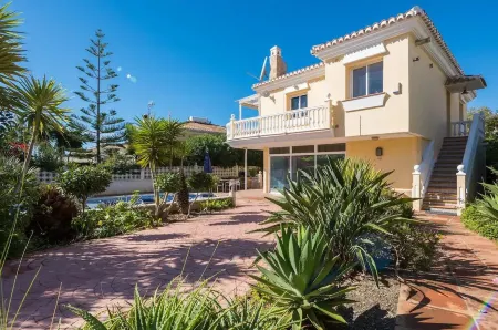 5 Bedroom villa split into 2 apartments Отели рядом с достопримечательностью «Сады Серро»