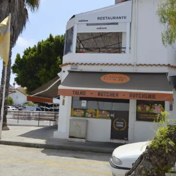 New villa 350 mtrs. from the beach, with parking lot