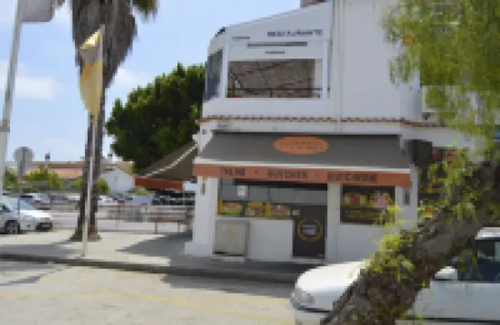 New villa very close to the beach, complete