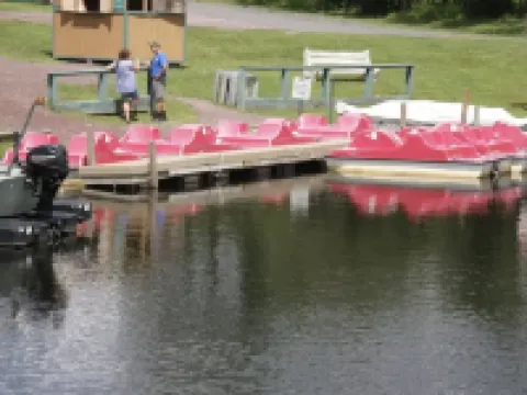 Cozy Poconos Chalet - w/Hot Tub, Sauna, & Lake Access!