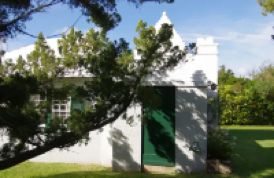 Tranquil Garden Setting, Private Waterfront - Sleeps 6, Twizy charger. Hotels in Sandys