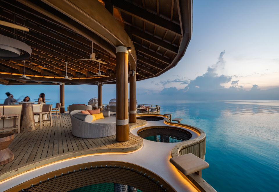 2. 센타라 그랜드 ..