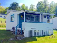 Renovated Bungalo Village Cottage on Crystal-Clear Newfound Lake