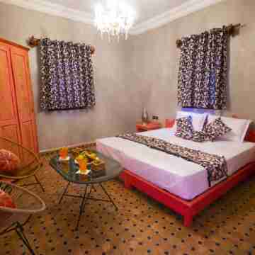 600m2 oriental palace with swimming pool, quiet location. Rooms