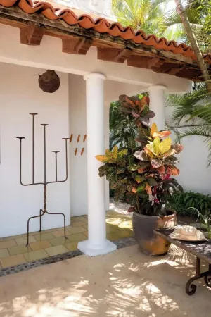 An exclusive jungle hideaway just steps from Plaza and the beach Отели в г. Саюлита