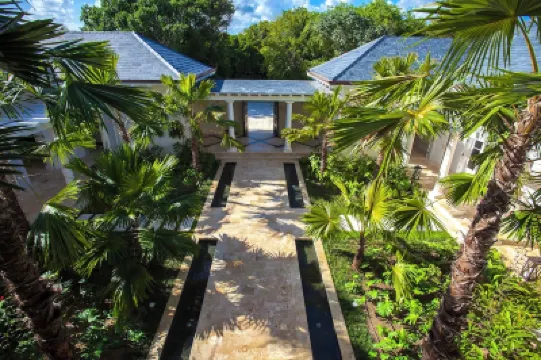 Luxurious Ocean and Golf View Villa staffed with Private Chef, Butler and Maid! โรงแรมใน