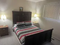 Spacious 4 bedroom 7 beds house with AC, WiFi in welcoming Sterling Heights