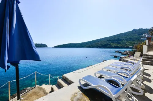 Beach House - Spectacular Beach House with Hot Tub (4 +1 Bedrooms,4 Bathrooms)