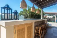 “Villa Oasis” Walking distance to beach, supermarket and restaurants.