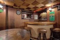 Dunsmuir Adventure House ~ Spacious family getaway Hotels in Dunsmuir