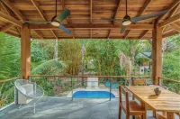 Surfer paradise w/pool close to beach yoga & cafes