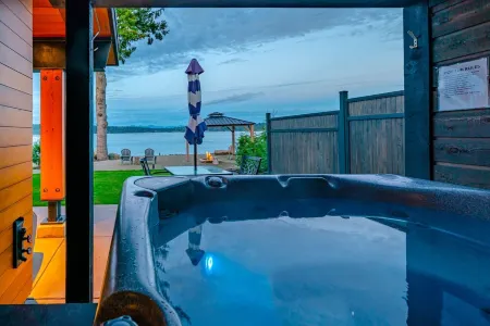 Beach Front Luxury Private Hot Tub Sandy Beach