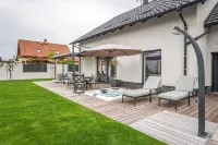 Spa Escape house (Sauna/Jacuzzi) in quiet area Hotels in der Nähe von Okor Castle
