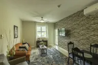 "Le Luxe" Penthouse 2 BR condo w/ AC, WiFi, complimentary Netflix & 24/7 sec