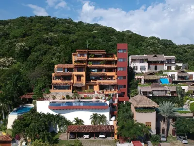 VIEWS Beach  Designer Upscale 2-4 adultsBest Location CASA ZIH LaRopa Playa