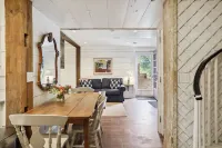 Wayzata Apartment - steps to lake and downtown Hotels in Wayzata