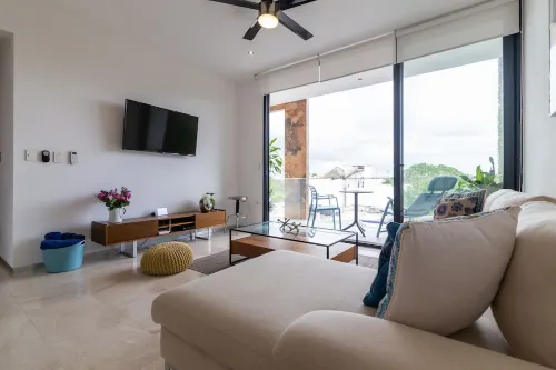 Beautiful 2 BDR condo in Downtown