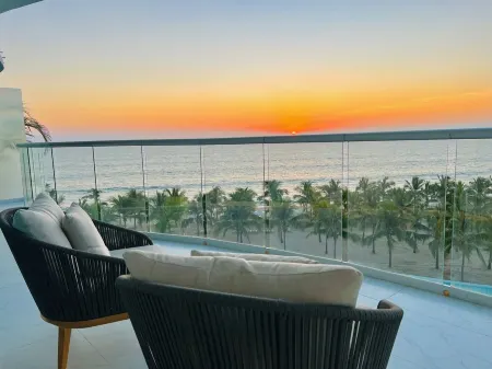 Beachfront 3BR-3BA SunsetParadise