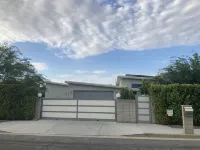 Private spool Guesthouse oasis near downtown