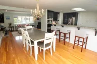 Beach house walking distance to Second Beach