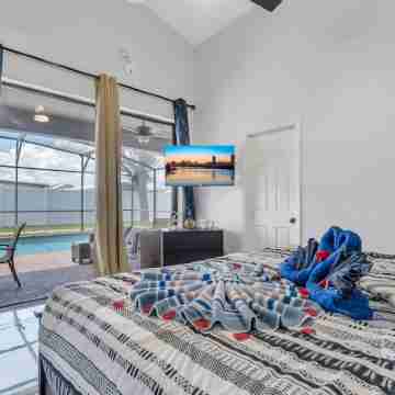 LUXURY HOME!! 4BEDS/3B. PRIVATE POOL! Rooms