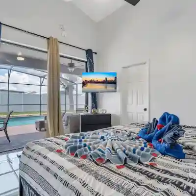 LUXURY HOME!! 4BEDS/3B. PRIVATE POOL! Rooms
