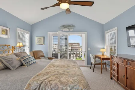 Oib Heaven-5Br on Canal, Private Pool, New Gameroom, Newly Renovated, Near Beach