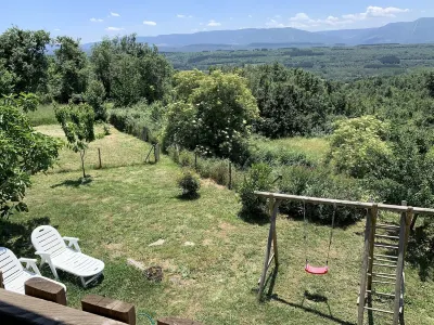 House with large garden in small village, Tedejo, Folgoso de la Ribera León Pozo Julia 주변 호텔