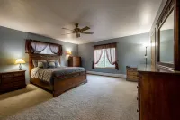 HIlltop Haven Hotels near Gastineau Meadows Hiking Trail