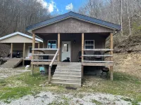 SMUGGLERS RUN: Cozy Cabin, quick & easy access to Hatfield-McCoy trail heads.