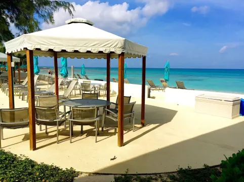 Spectacular Beachfront Condo, Seven Mile Beach - Ground Floor!