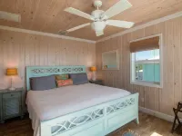 Oceanfront Beauty 6 King Beds/6 Baths! Big Pool and Volleyball Court in Front yd Hotels in Elbow Cay
