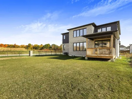 Luxury 5BR London Escape: Perfect for Families & Groups!