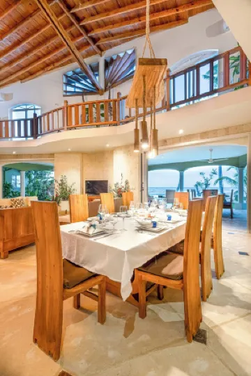 Casa del Rio: beachfront villa for 22 guests in Las Terrenas