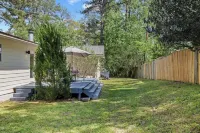 Stylish Eastover Stay - Sleeps 10 + Pet Friendly