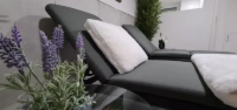 Moderne 3 Zimmer Wohnung Panorama mit Großem Balkon für 4P. + Wifi und Parkplatz