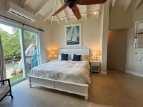 ONE BEACH ROAD; 6 Bedroom, 5 1/2 Bath Beachfront Oasis St Thomas VI โรงแรมใกล้Lindquist Beach