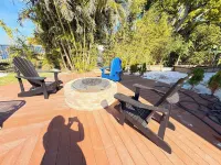 Riverfront 5 bedrooms, 5 baths , pool , spa , beach , dock and stunning views !